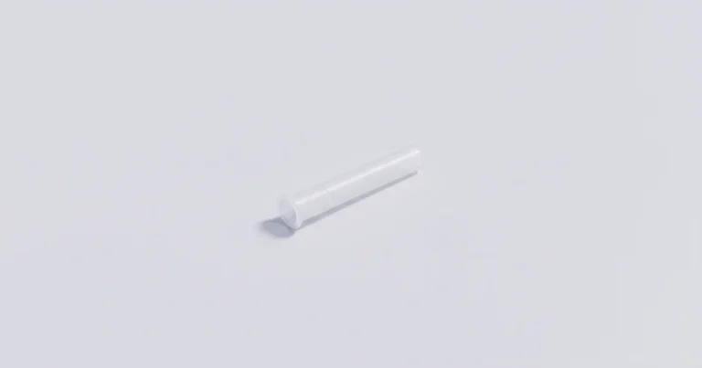 밝은 청회색 배경 한가운데에 반투명한 흰 음주측정기 마우스피스 관 하나가 비스듬히 놓여 있고 왼쪽 아래로 옅은 그림자가 지는 표지 이미지
