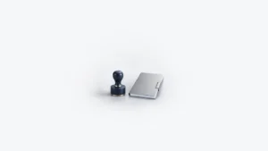 경영권분쟁 대응과 주주총회 절차를 상징하는 회사 인장과 문서 이미지